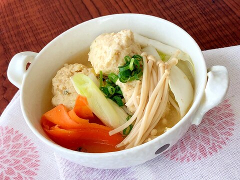 野菜たっぷり！ふわふわ鶏団子鍋